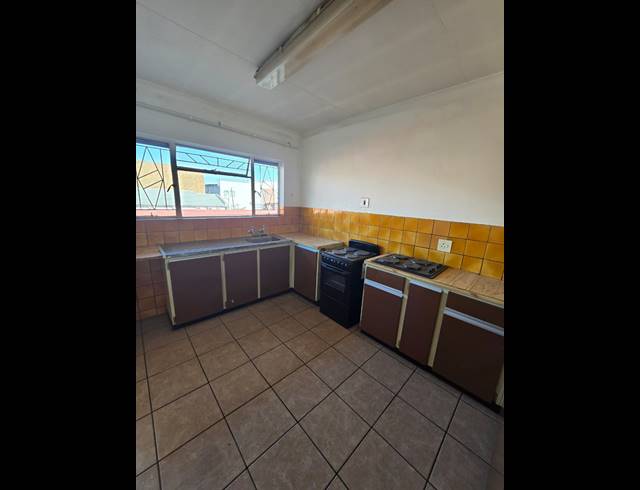 2 BEDROOM FLAT TO LET IN VEREENIGING CENTRAL